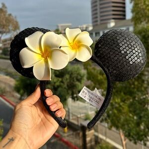 Aulani Disney Resort - Plumeria Minnie Ears